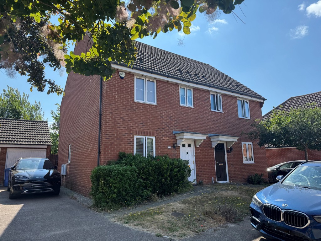 Lot: 216 - FREEHOLD THREE-BEDROOM SEMI-DETACHED HOUSE - A RESIDENTIAL INVESTMENT - Front of property